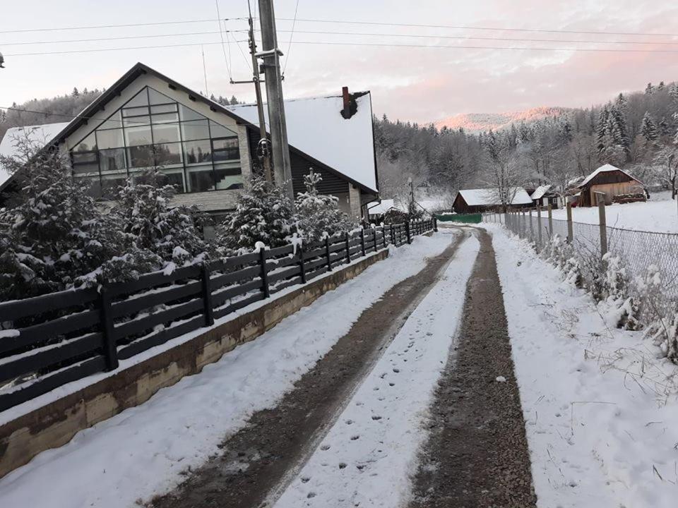 Pension Piriu' Morii Gura Humorului Esterno foto