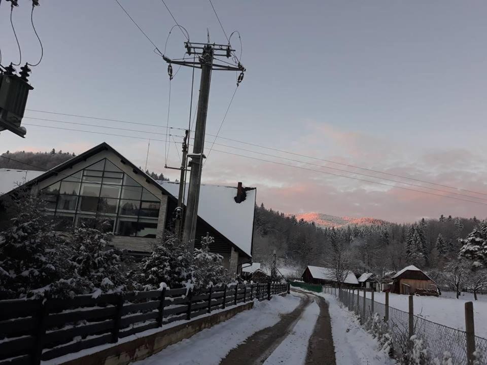 Pension Piriu' Morii Gura Humorului Esterno foto